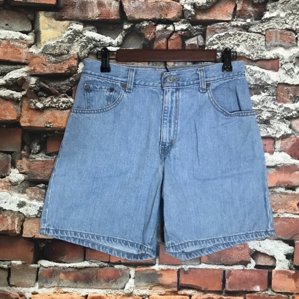 VTG 90s Levis high waisted light wash denim shorts